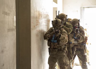 CQB TRÉNING ÉS GYAKORLÓ A BUILDINGBEN!
